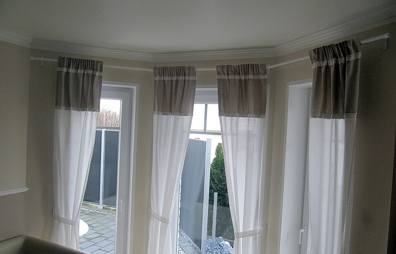 Internal run curtain rod bent in one piece for bay window, wall bracket system 'bend', completely in alu-white